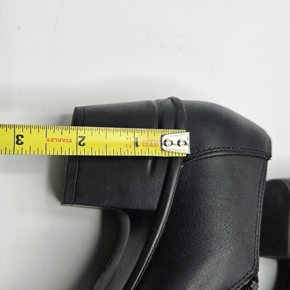 Clarks Booties size 7 1/2 W - Picture 12 of 15